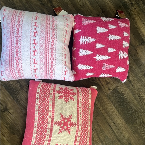 NWT pink snowflake pillow - Picture 2 of 8
